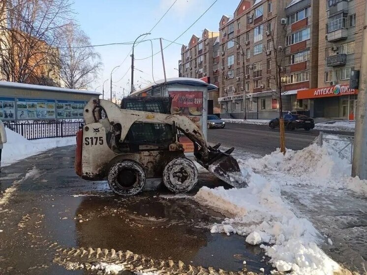 За сутки с саратовских улиц вывезли более 10 тысяч кубометров снега