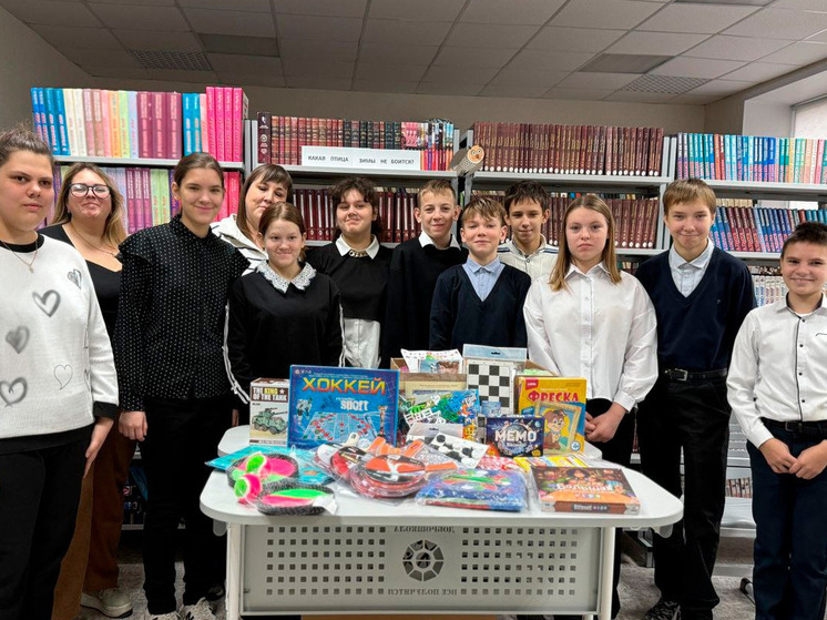 Липецк отправил новогодние подарки детям из Углегорска