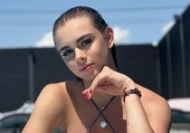 Художественная гимнастка Анна Попова выложила в соцсети новую порцию горячего отпускного контента. Спортсменка снялась в бикини на Мальдивах.