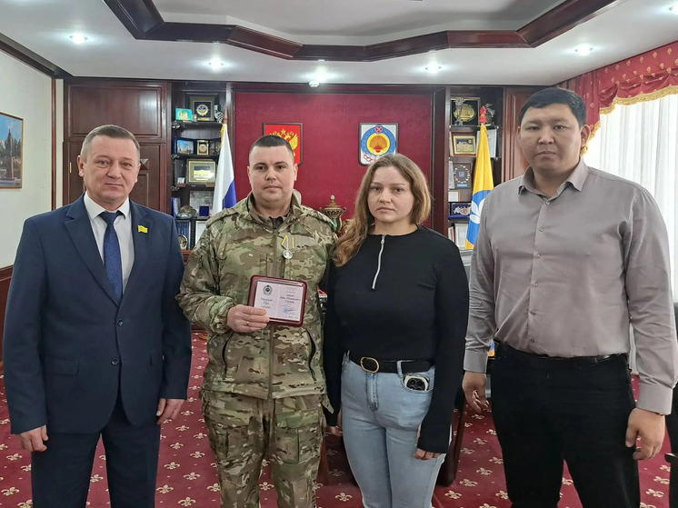 В Народном Хурале Калмыкии отметили мужество участника СВО