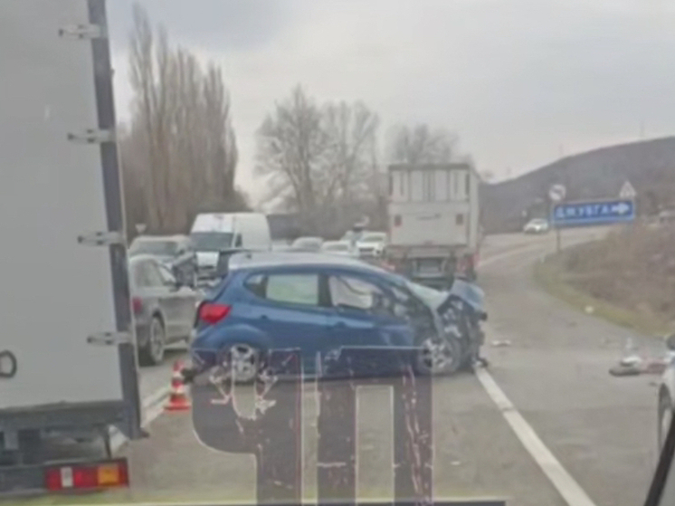 Три машины столкнулись на трассе в Туапсинском районе