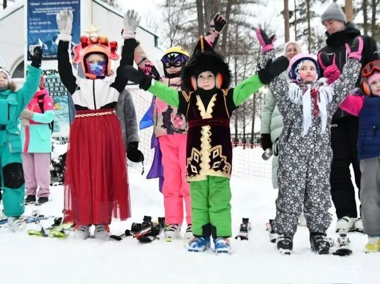 В Уфе прошел новогодний карнавал на лыжах