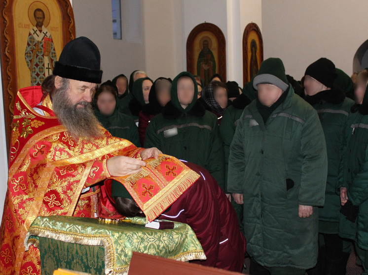 В орловской колонии прошла церковная служба в память о святой