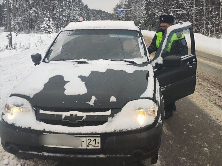 Сотрудники ДПС помогли спасти жизнь пожилому водителю с инсультом