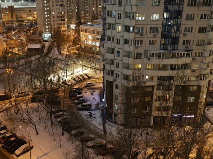 В Волгограде жители девятиэтажного пожаловались на постоянные потопы из-за крыши