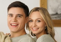 Супруги-гимнасты Дарья и Никита Нагорные провели домашнюю новогоднюю фотосессию. Спортсмены, оставшись наедине, проявили чувства.