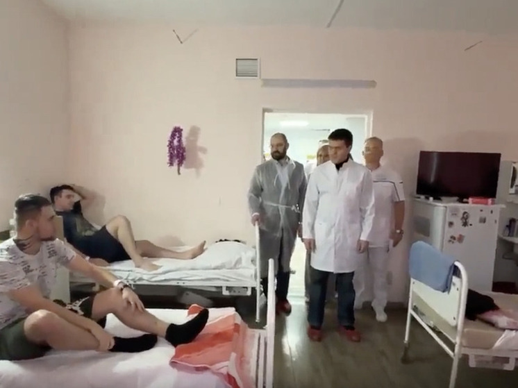 Губернатор Котюков посетил в красноярской больнице бойцов, раненных в ходе СВО