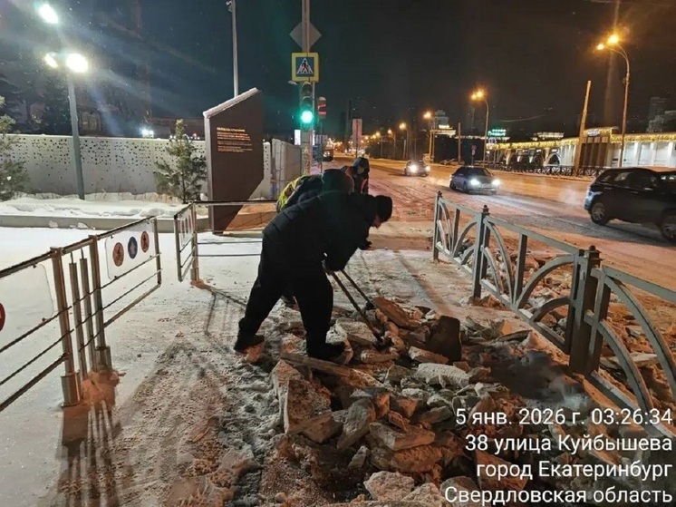 В Екатеринбурге ежесуточно в среднем вывозят 10 тысяч тонн снега