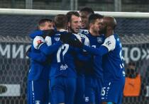 Так бывает, что команду буквально распродают до брёвнышка, но делается это лишь в медийном поле. Если брать суровую реальность, то там непонятно, было ли то, о чём говорят СМИ. Вот, например, калининградская «Балтика». Одна из самых симпатичных команд первой половины чемпионата должна бы была уже и развалиться, но нет, не развалилась и жить ей, по крайней мере, до завершения первенства целиком. Впрочем, обо всём по порядку. 