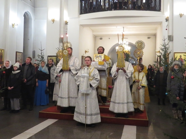 В храмах в Рождественский Сочельник пройдут традиционные богослужения