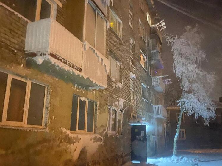 Архангельская пятиэтажка на Химиков покрылась ледяной коркой