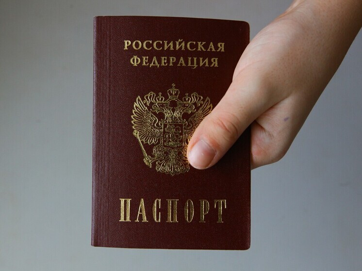 В праздничные дни кто-то «теряет голову» от новогодней иллюминации, кто-то от красной икры на завтрак, а кто-то с легкостью теряет документы