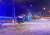 В районе половины седьмого утра 5 января на улице Южный переход в городе Магнитогорске водитель совершил наезд на электроопору и получил травмы