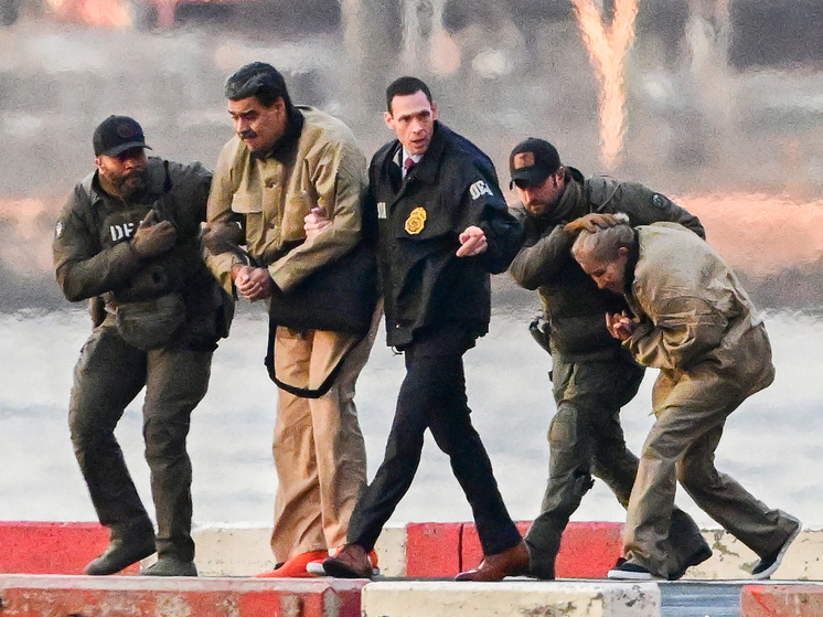 New York Times: жена Мадуро Флорес пришла в суд с повязкой и синяком