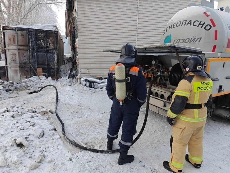 На трассе под Новосибирском ликвидировали утечку газа после пожара