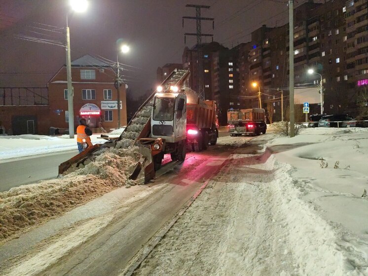 В Омске после снегопада дорожныен службы работают в усиленном режиме