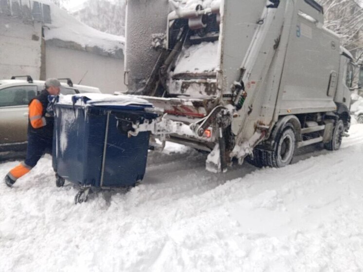 Снегопады осложнили вывоз мусора – кировчан призывают к пониманию