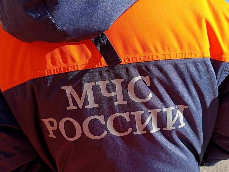 Спасатели эвакуировали мужчину, застрявшего на скале посреди реки Ардон