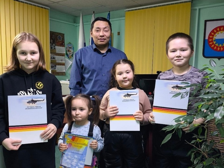 Детей в Усть-Каре поощрили за участие в авиаторском конкурсе