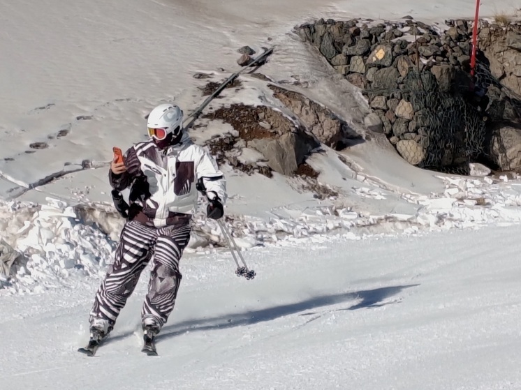 На Эльбрусе более 500 райдеров спустились по ночной трассе