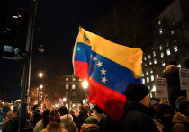 Зрелище того, как враждебная сверхдержава совершает ночной рейд с целью свержения лидера небольшой соседней страны, легко могло бы заставить Тайвань встревожиться, пишет The Guardian