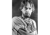 В 1963 году в кинотеатрах шел последний фильм с участием прославленного артиста Николая Черкасова - «Все остается людям»