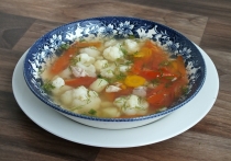 Новогодние застолья, без которых практически нереально обойтись среднестатистическому россиянину, — беда для организма