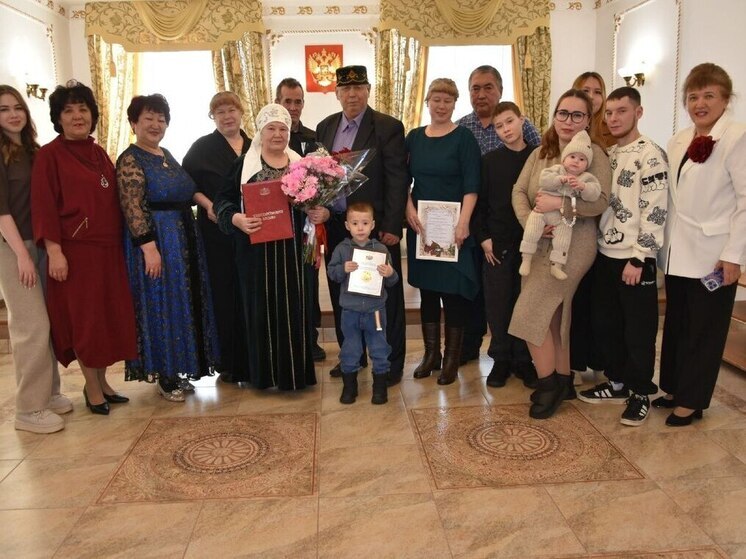 В Тюменской области чествуют юбиляров супружеской жизни