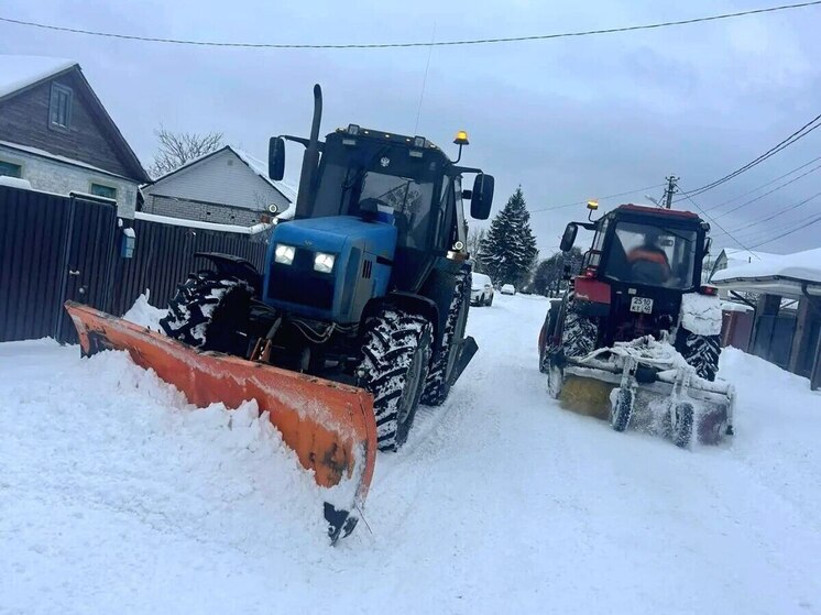 На помощь калужским коммунальщикам вышла сельхозтехника