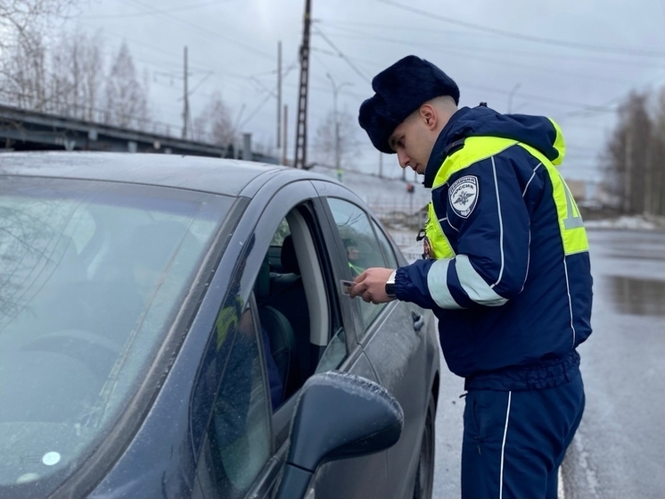 С 9 января в России начнут штрафовать за любую тонировку: названа сумма штрафа