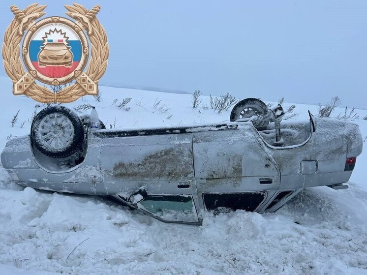 В Хвалынском районе перевернулась отечественная "десятка"