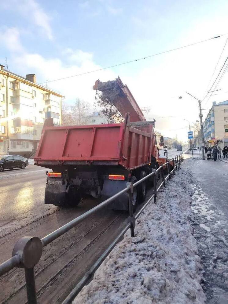В Липецке усилены меры по уборке снега в праздничные дни