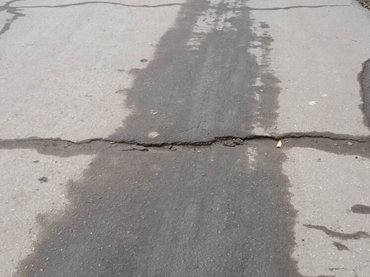 Просадка грунта на перекрестке в Калининграде заблокирует три улицы для проезда