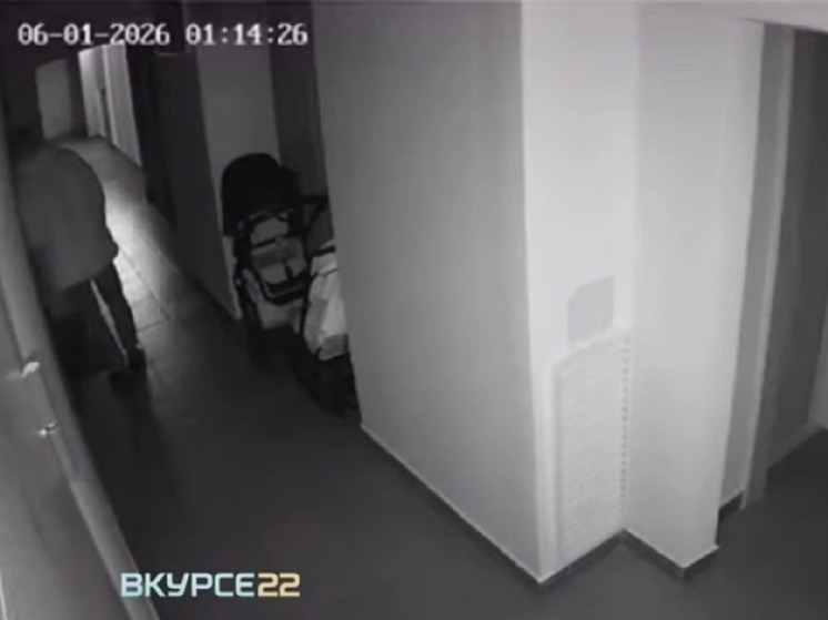 Соцсети: в Барнауле жильцов многоэтажки обеспокоили ночные «обходы» квартир