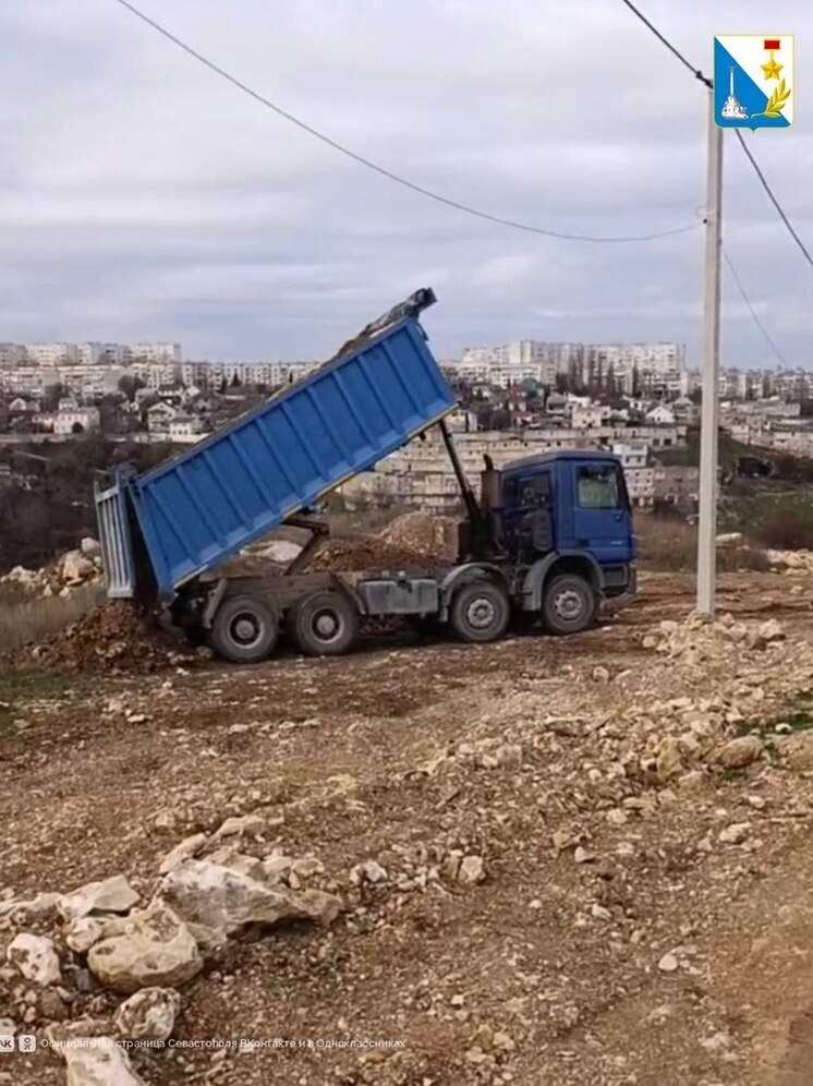 В Севастополе водитель грузовика заплатит штраф за сброс стройотходов