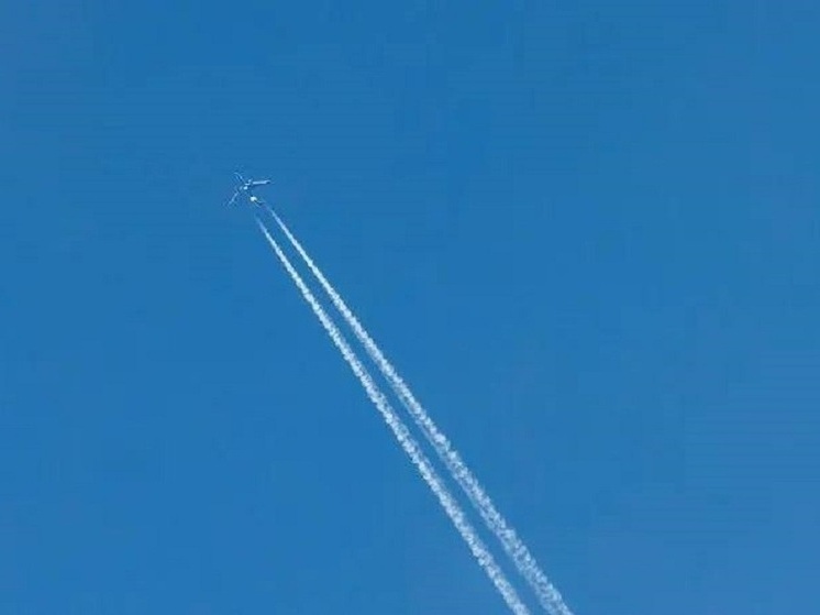 Рейс из Надыма не смог сесть в Новосибирске из-за штормового ветра