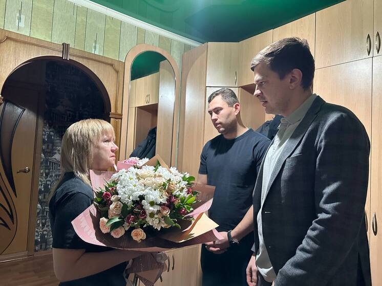 Одна из пострадавших во время налета БПЛА ельчанок уже дома