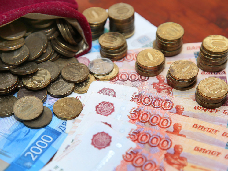 Сам себе Дед Мороз: эксперты рассказали, как приумножить новогоднюю премию для хорошего отпуска летом