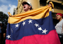 В аккаунте Госдепартамента США появилось черно-белое фото президента Дональда Трампа с надписью «Это НАШЕ полушарие, и президент Трамп не допустит угроз нашей безопасности», выполненной алыми и белыми буквами