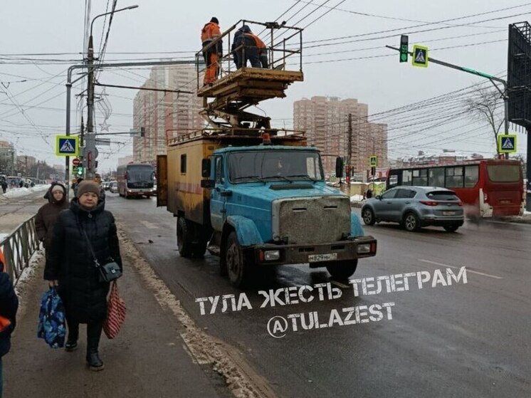 На проспекте Ленина в Туле встали троллейбусы из-за обрыва проводов