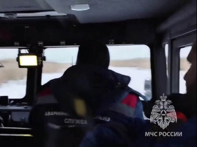 В Ленобласти МЧС проводит мониторинг акватории после гибели мужчины на снегоходе