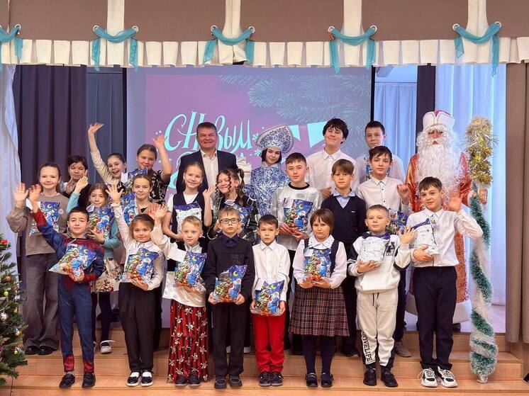 Депутаты «Единой России» в Магадане поздравили с праздниками детей из нуждающихся семей