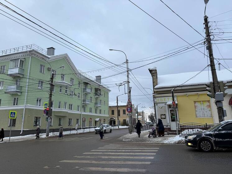 Улицы Калуги засыпали реагентами