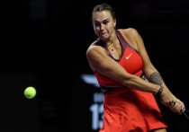 6 января 2026 года первая ракетка мира Арина Сабаленка уверенно стартовала на турнире в Брисбене, обыграв Кристину Буксу со счётом 6:0, 6:1 за 47 минут. Ник Киргиос, вернувшись к одиночным матчам после почти годового перерыва из-за травм, проиграл Александру Ковачевичу — 3:6, 4:6. Он планирует сыграть в паре с Коккинакисом. Australian Open-2026 пройдёт с 18 января в Мельбурне, призовой фонд составит рекордные 74,9 млн долларов.