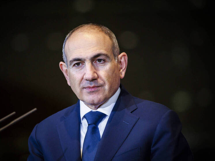 В канун Рождества Пашинян возглавил малочисленный «крестный ход» в центре Еревана