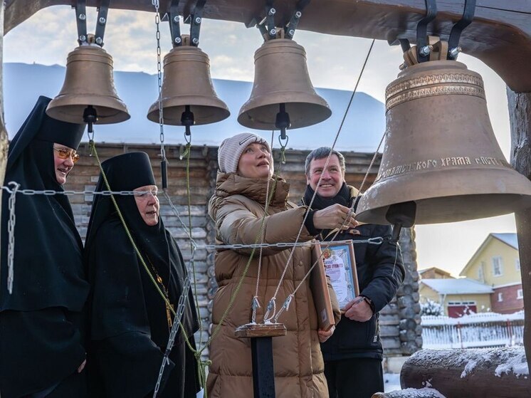 В Петрозаводске освятили новую колокольню Знаменского храма