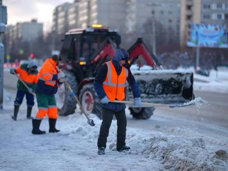 Более 1 тыс. дворников задействованы для уборки снега в Чебоксарах во вторник