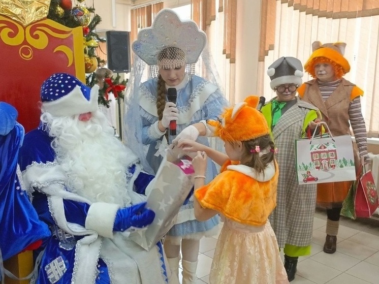 Тысячи детей Кузбасса получили подарки к Рождеству