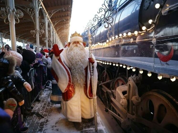 Ленинградцы смогут увидеть всероссийского Деда Мороза сегодня в Петергофе