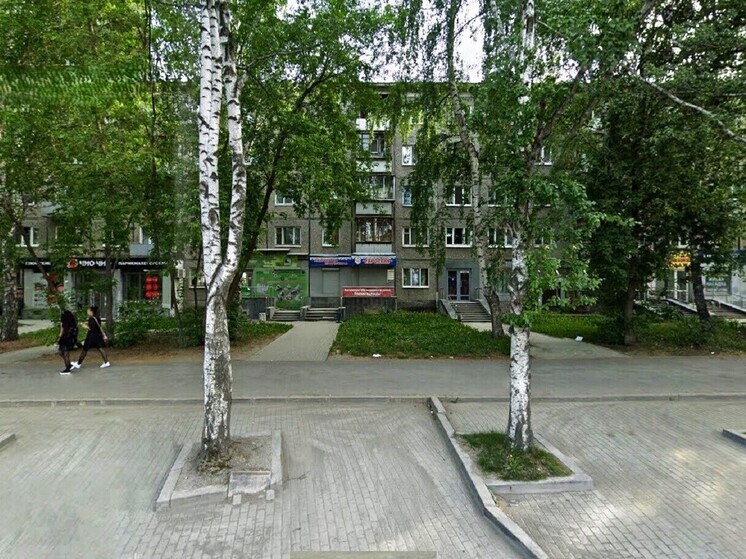 В Пункте выдачи заказов в Екатеринбурге мужчина резал себе руки